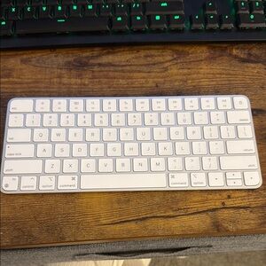 Apple Wireless Keyboard - Silver and White